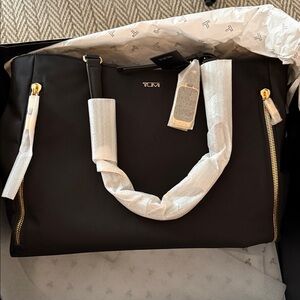 Tumi VOYAGEUR
Valetta Large Tote